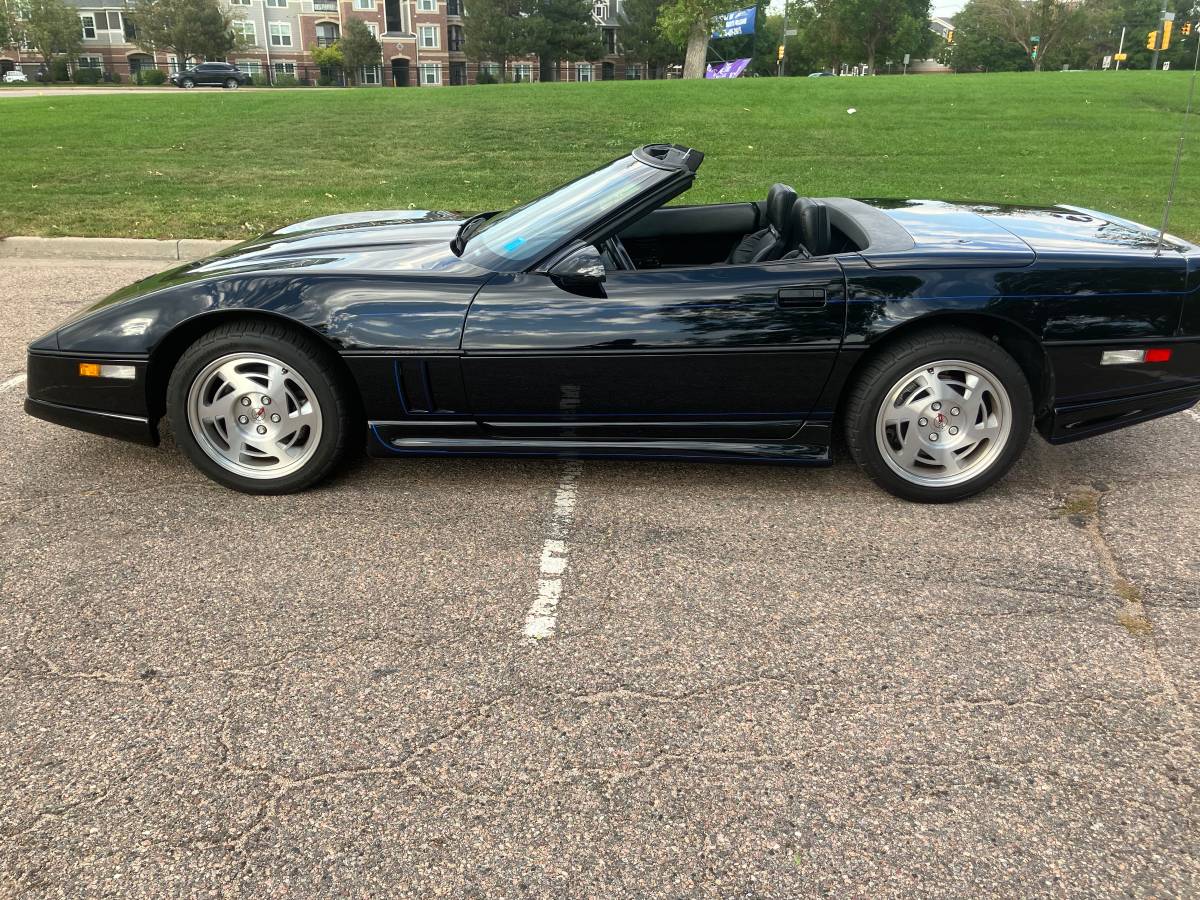 Chevrolet-Corvette-1990-5