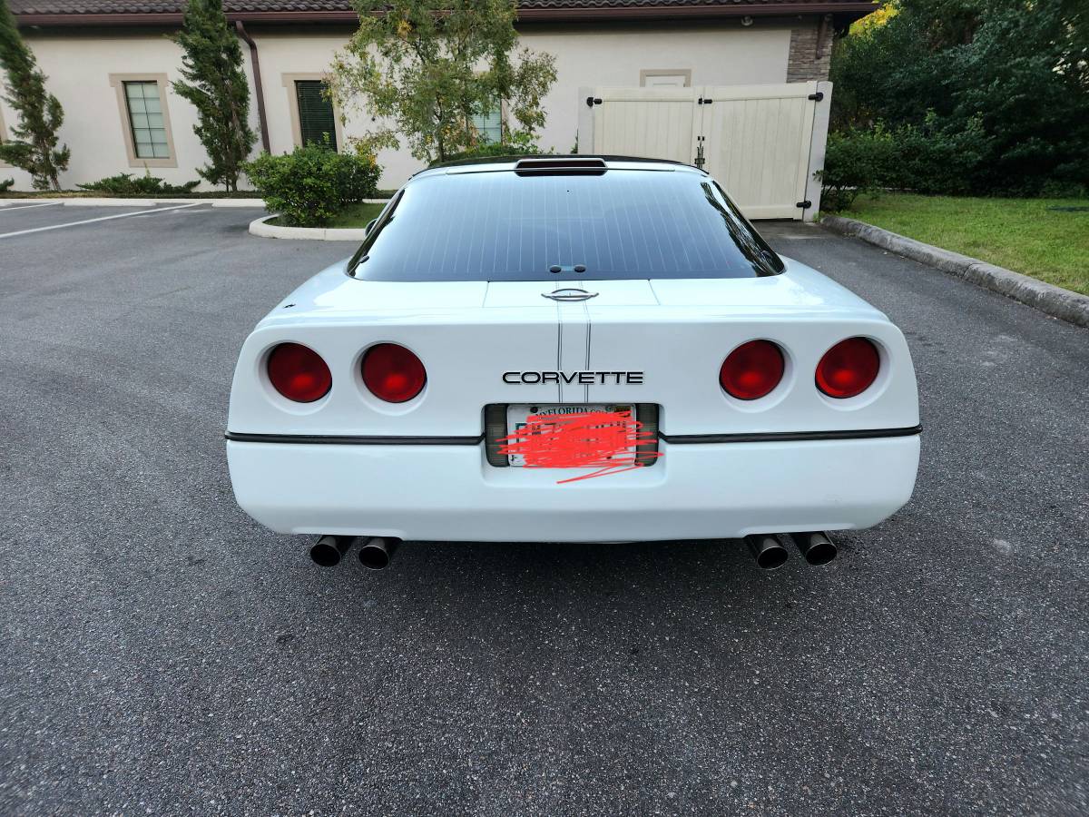 Chevrolet-Corvette-1990-5