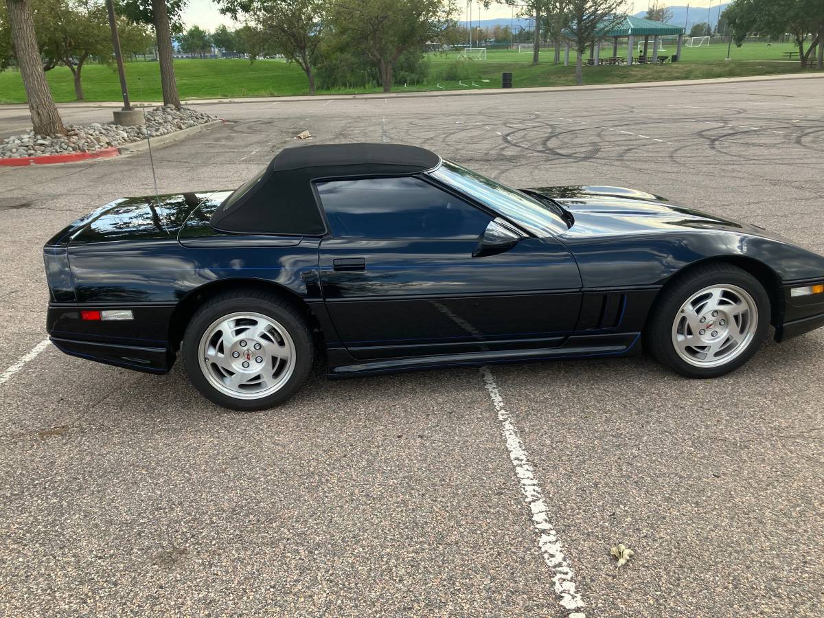 Chevrolet-Corvette-1990-7