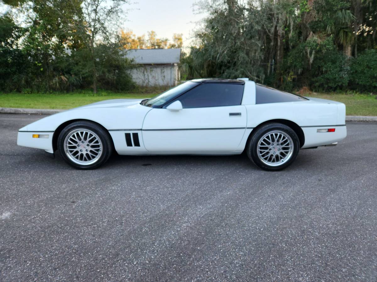 Chevrolet-Corvette-1990-8