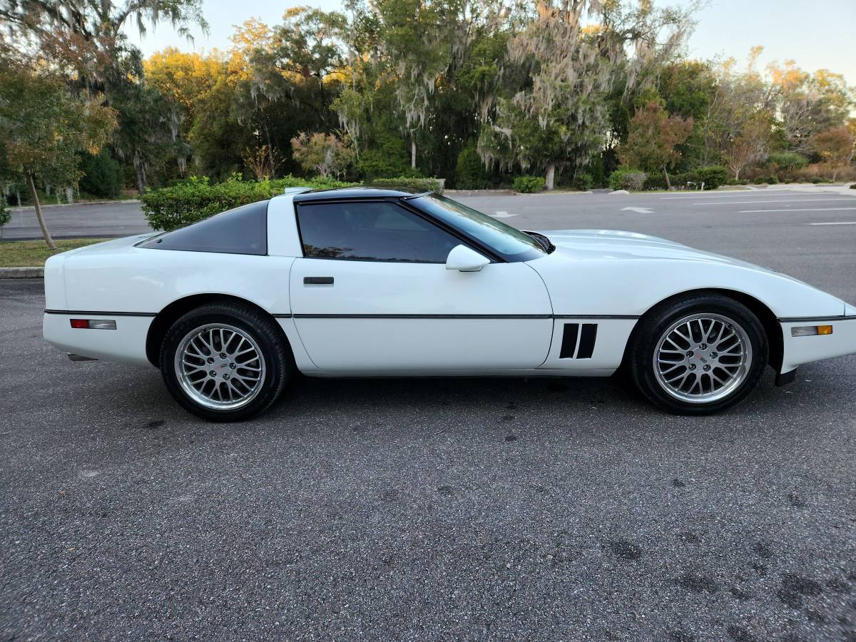 Chevrolet-Corvette-1990-9