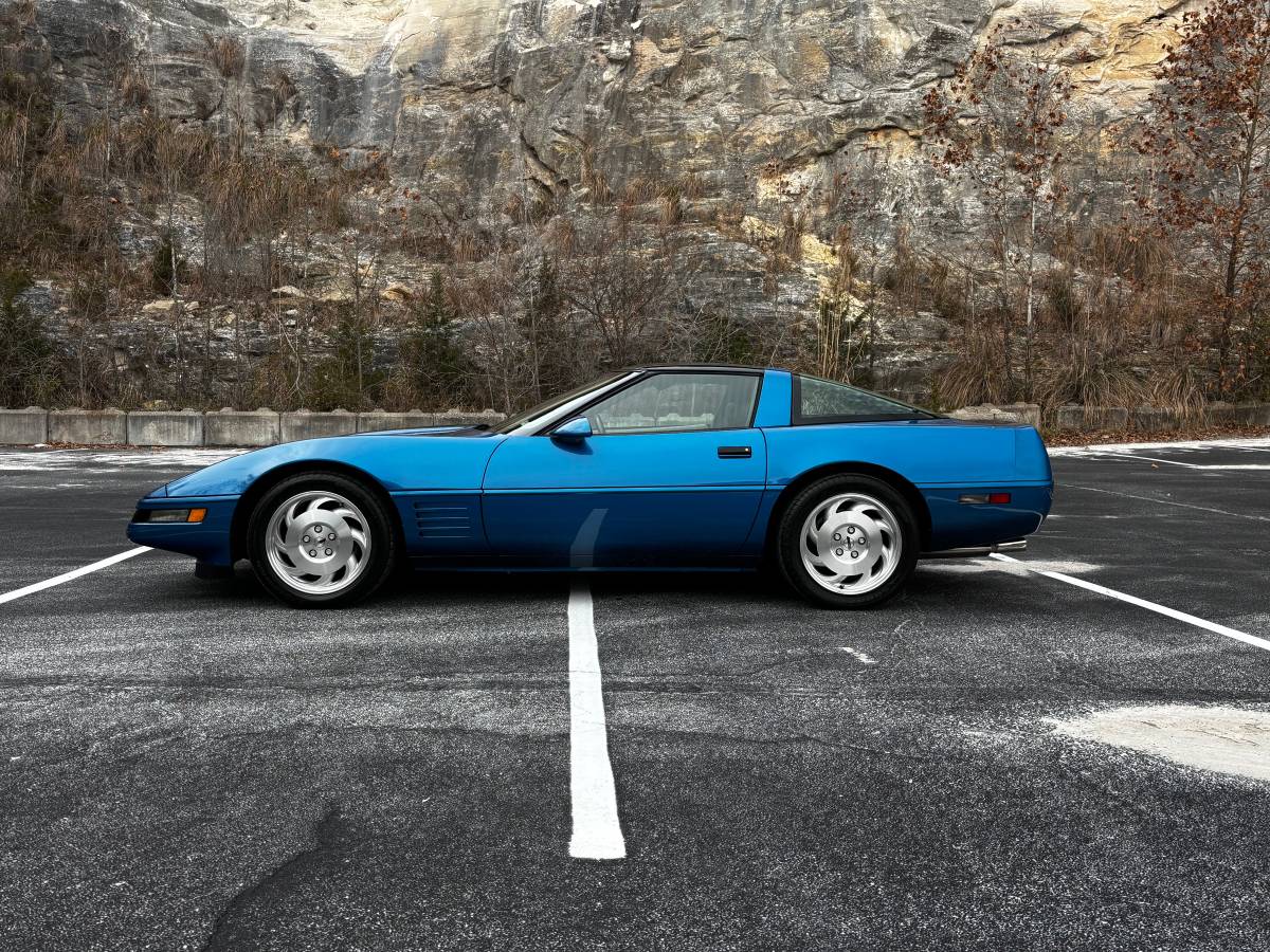 Chevrolet-Corvette-1993-23