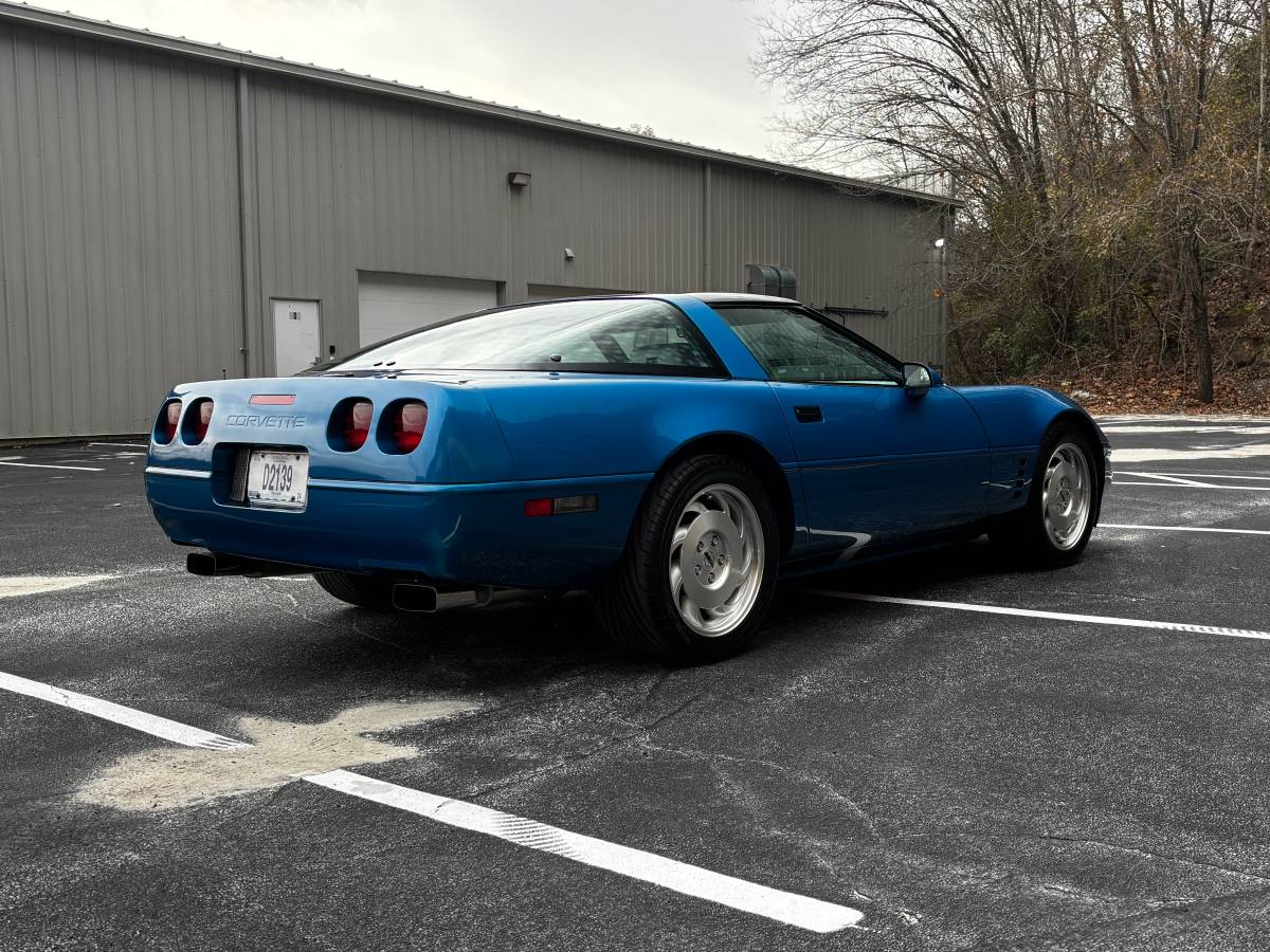 Chevrolet-Corvette-1993-3