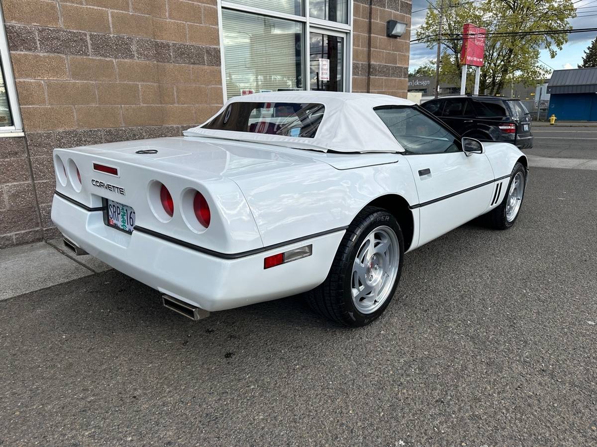 Chevrolet-Corvette-2dr-convertib-1990-11