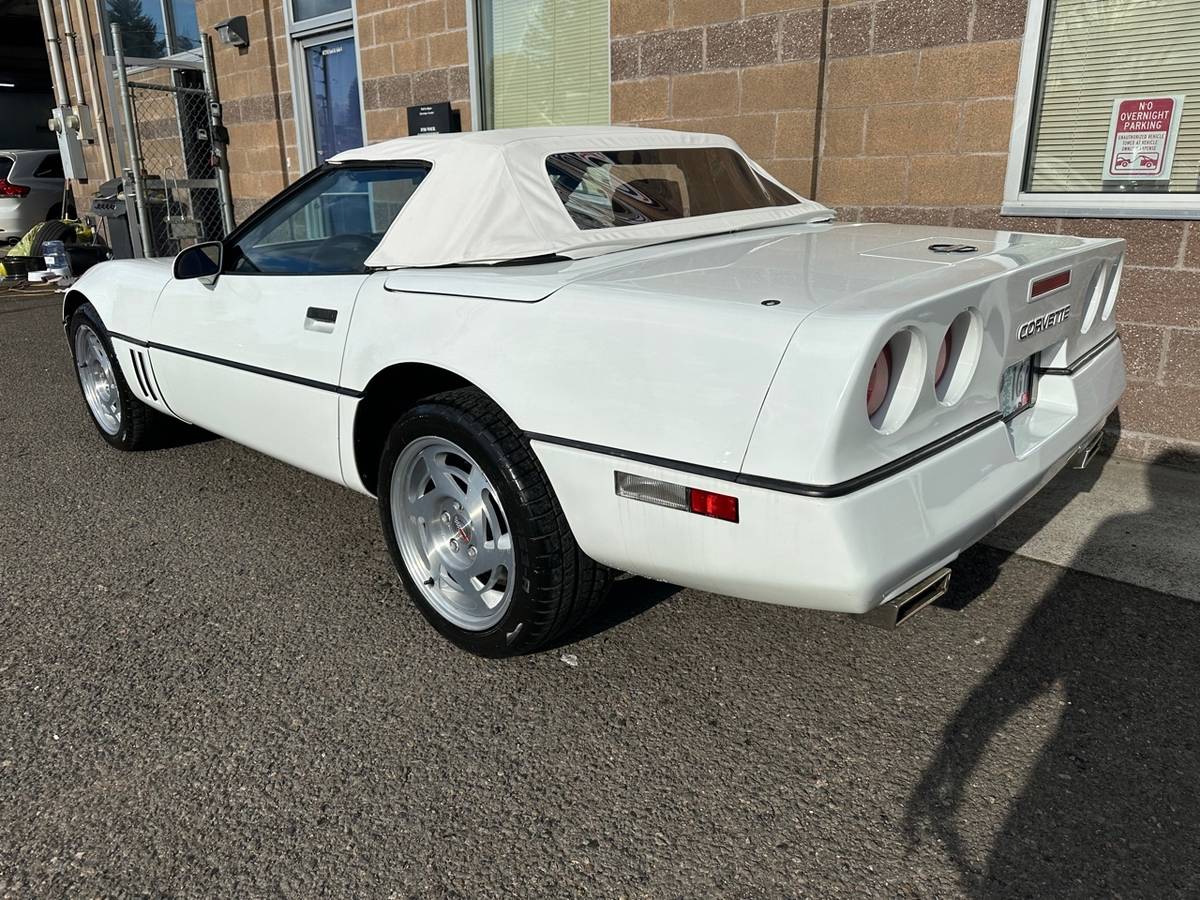 Chevrolet-Corvette-2dr-convertib-1990-3