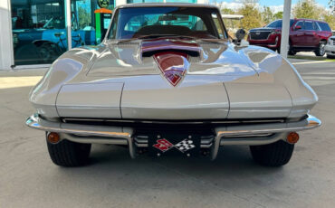 Chevrolet-Corvette-Berline-1965-1