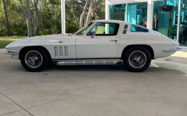 Chevrolet-Corvette-Berline-1965-8