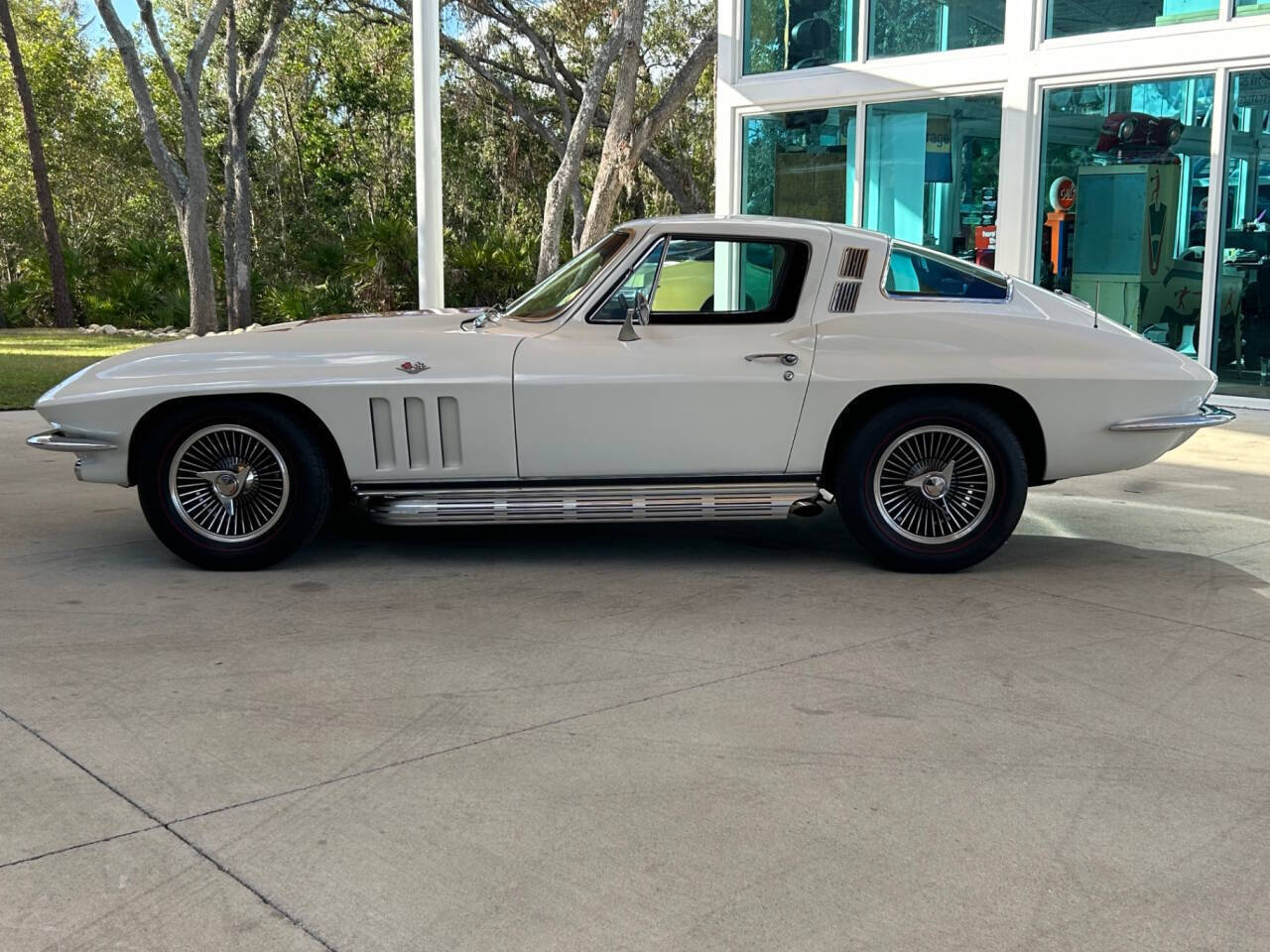 Chevrolet-Corvette-Berline-1965-8