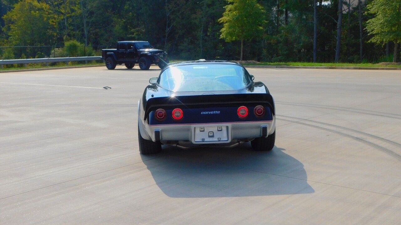 Chevrolet-Corvette-Berline-1978-4