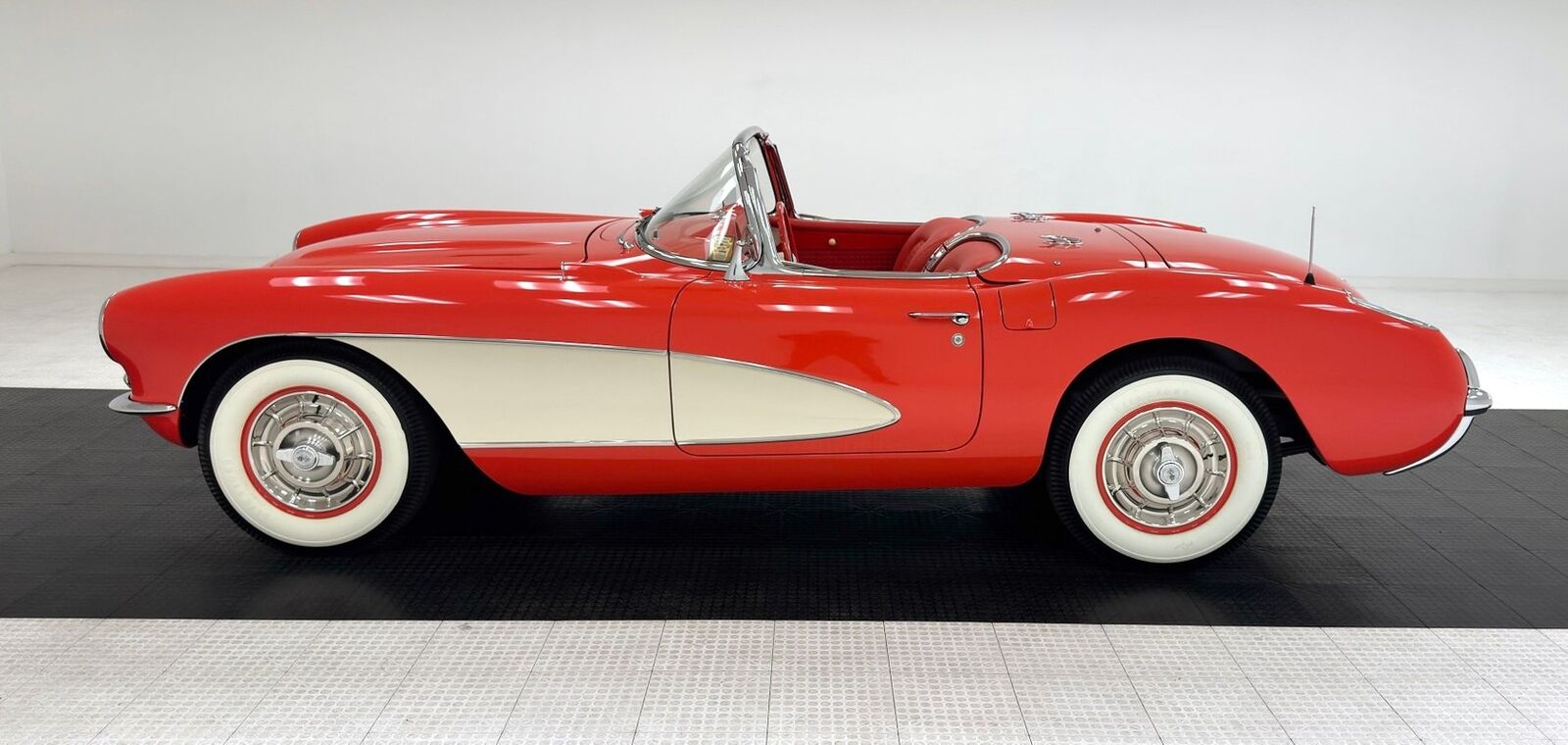 Chevrolet-Corvette-Cabriolet-1957-3