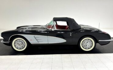 Chevrolet-Corvette-Cabriolet-1960-2