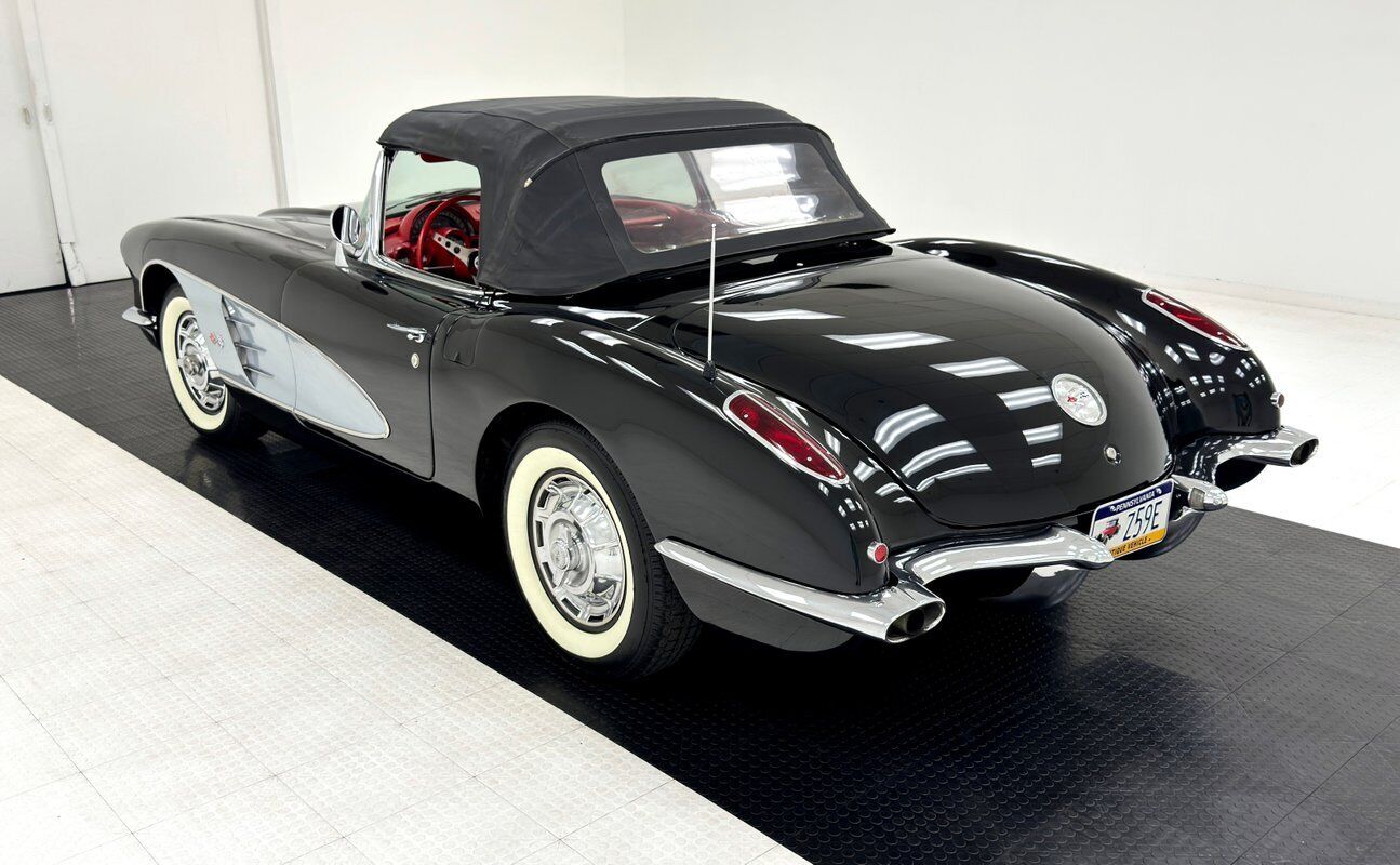 Chevrolet-Corvette-Cabriolet-1960-4