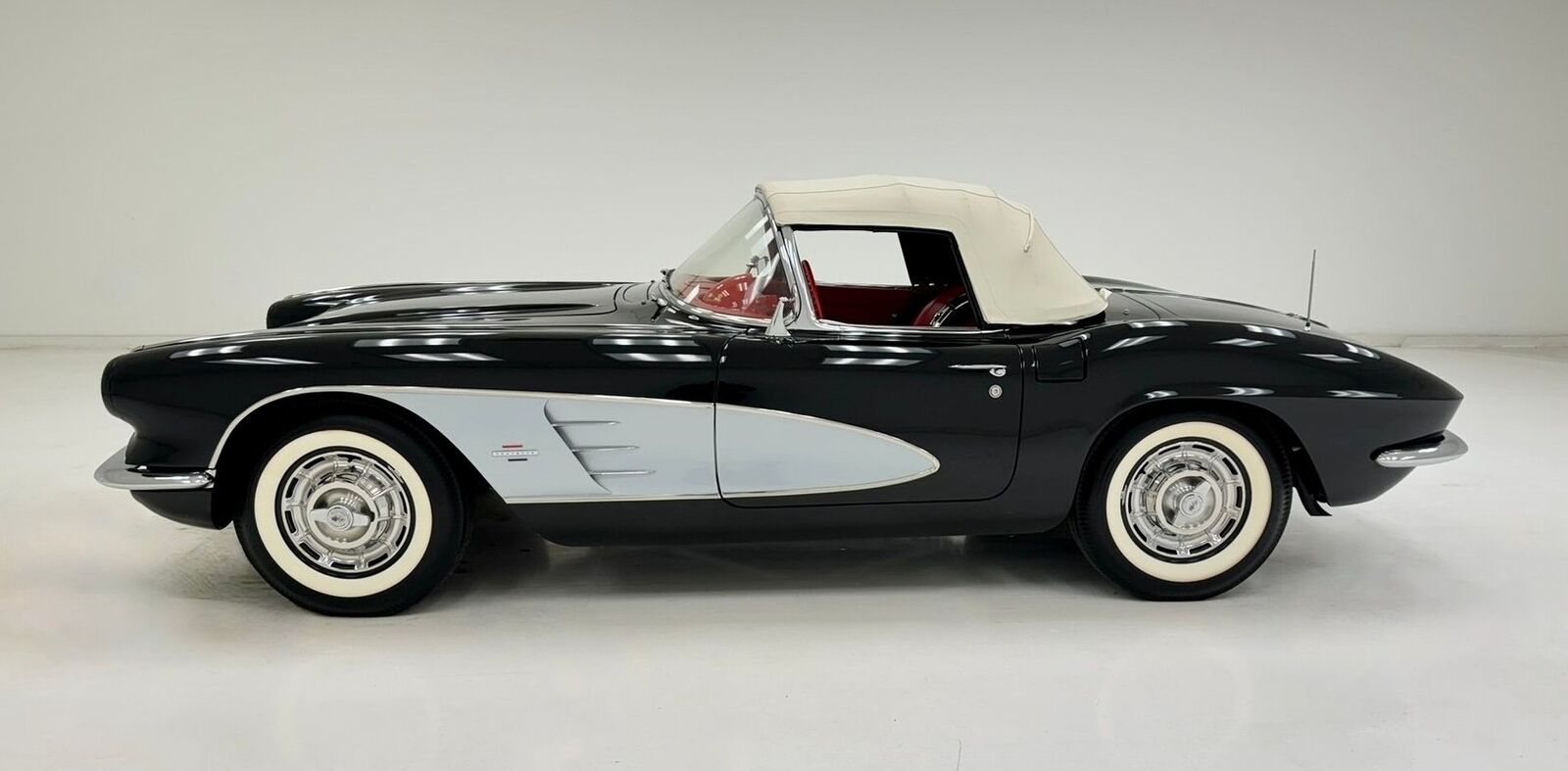 Chevrolet-Corvette-Cabriolet-1961-2