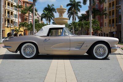 Chevrolet-Corvette-Cabriolet-1961-2