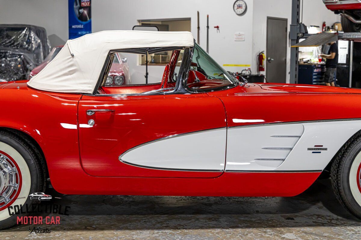 Chevrolet-Corvette-Cabriolet-1961-24