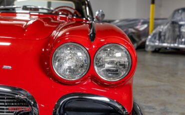 Chevrolet-Corvette-Cabriolet-1961-28