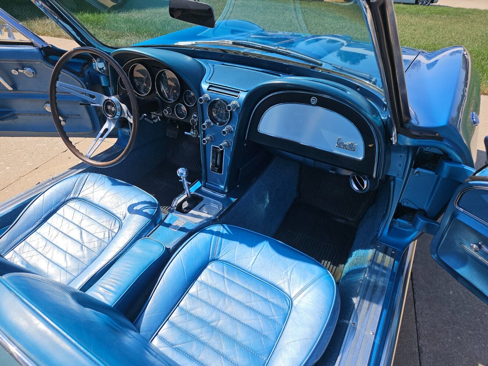 Chevrolet-Corvette-Cabriolet-1966-28