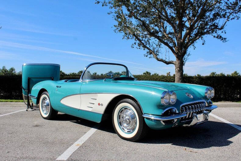 Chevrolet-Corvette-Coupe-1960-4