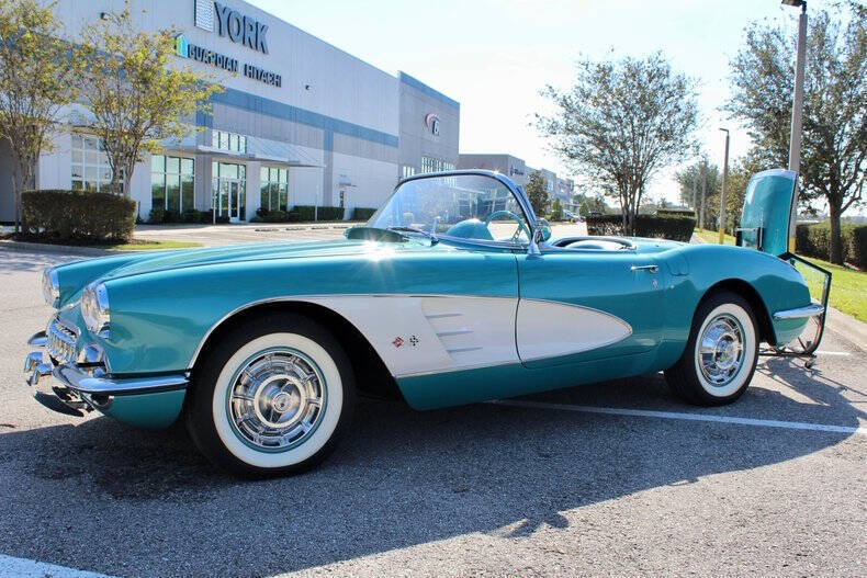 Chevrolet-Corvette-Coupe-1960-8