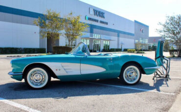 Chevrolet-Corvette-Coupe-1960-9