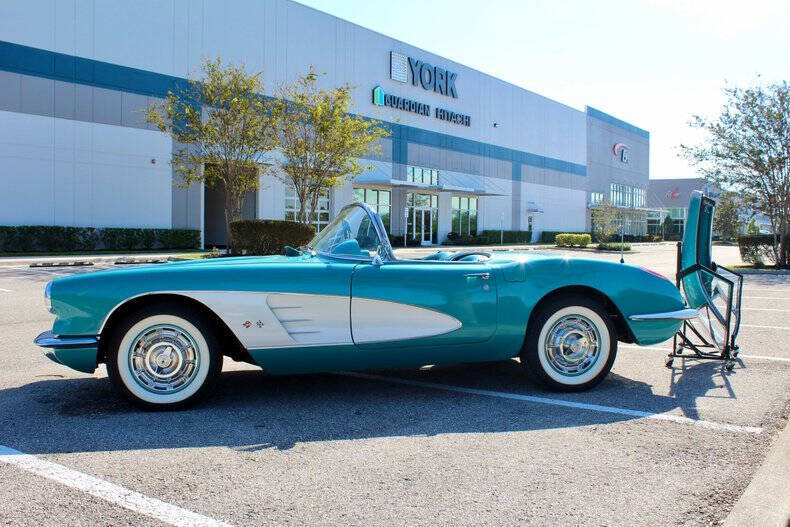 Chevrolet-Corvette-Coupe-1960-9