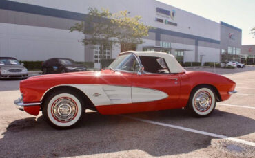 Chevrolet-Corvette-Coupe-1961-11