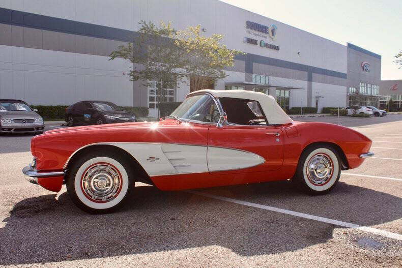 Chevrolet-Corvette-Coupe-1961-11