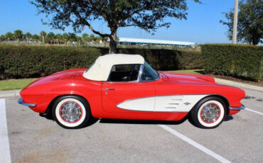 Chevrolet-Corvette-Coupe-1961-4