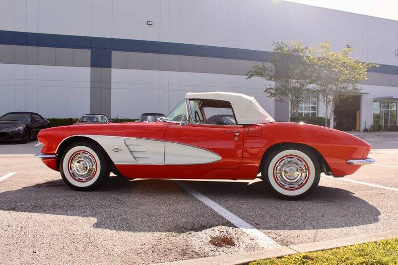 Chevrolet-Corvette-Coupe-1961-9