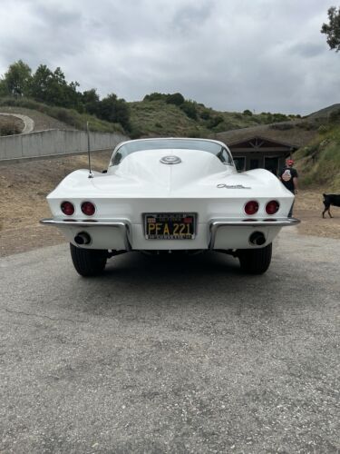 Chevrolet-Corvette-Coupe-1964-1