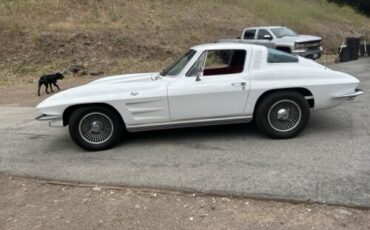 Chevrolet-Corvette-Coupe-1964-3