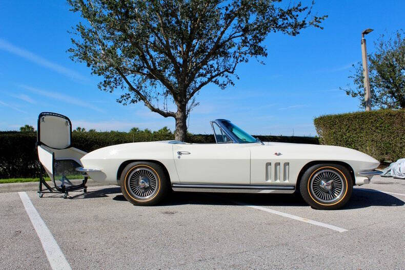 Chevrolet-Corvette-Coupe-1965-2