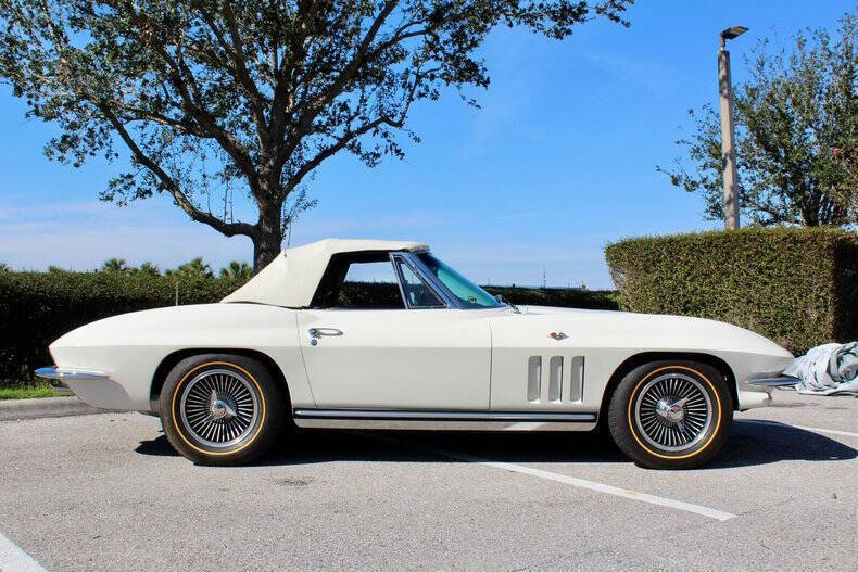 Chevrolet-Corvette-Coupe-1965-3