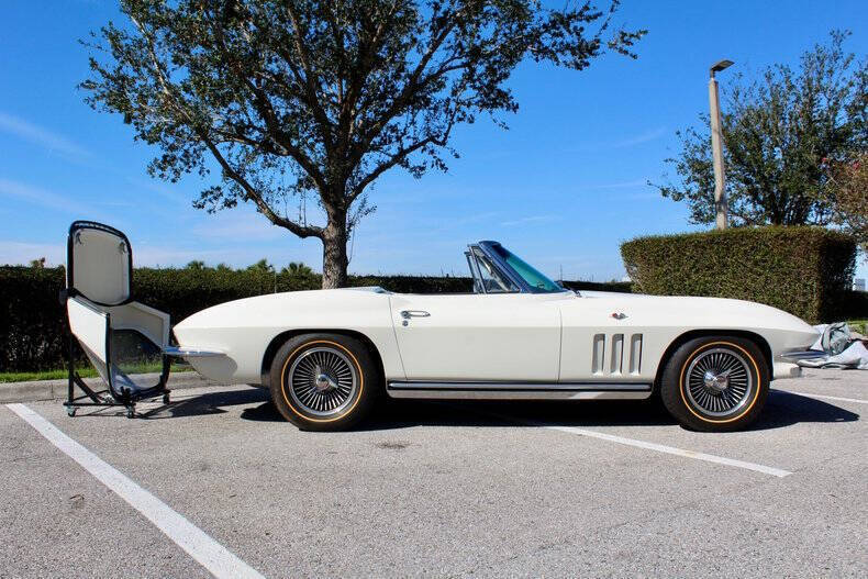 Chevrolet-Corvette-Coupe-1965-4