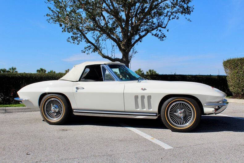 Chevrolet-Corvette-Coupe-1965-5