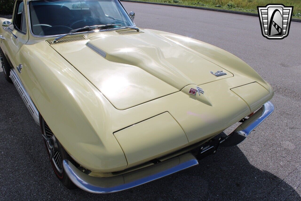 Chevrolet-Corvette-Coupe-1966-8