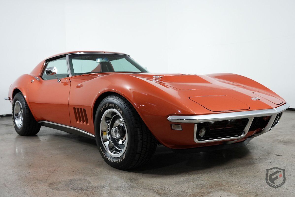 Chevrolet-Corvette-Coupe-1968-1