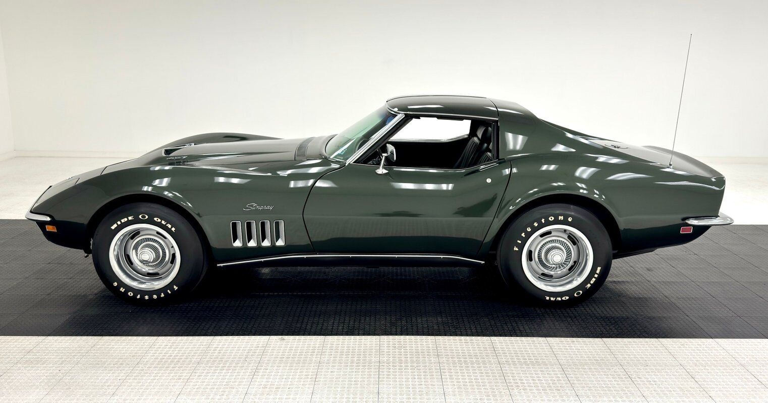 Chevrolet-Corvette-Coupe-1969-1