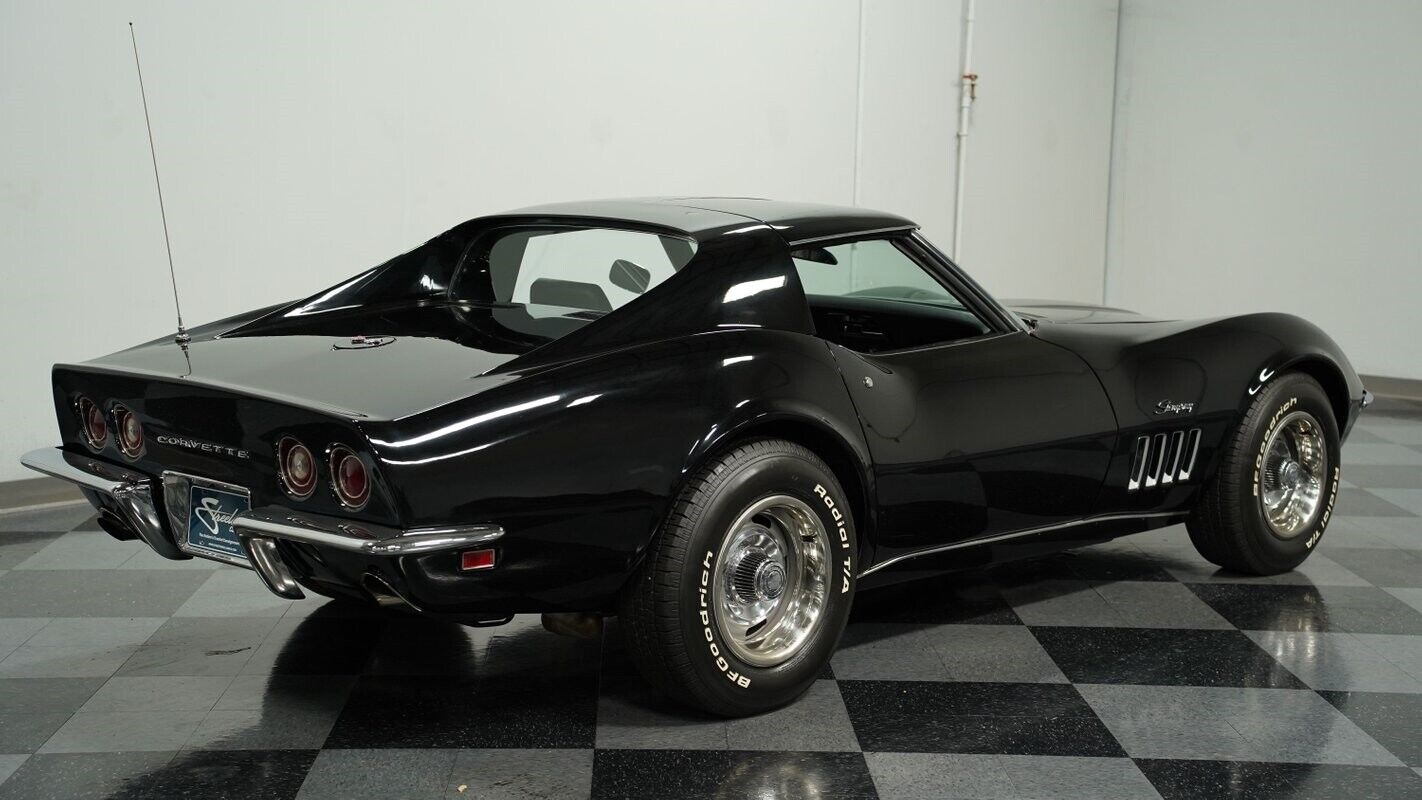 Chevrolet-Corvette-Coupe-1969-10