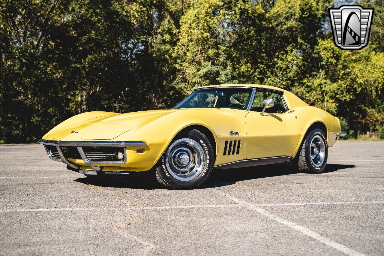 Chevrolet-Corvette-Coupe-1969-2