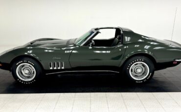 Chevrolet-Corvette-Coupe-1969-2