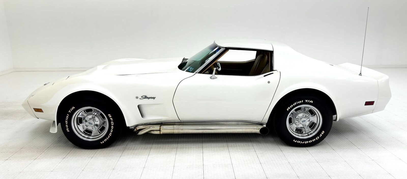 Chevrolet-Corvette-Coupe-1976-1