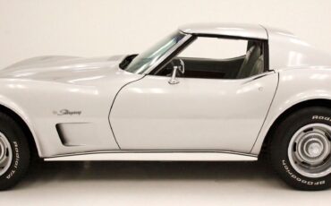 Chevrolet-Corvette-Coupe-1976-1