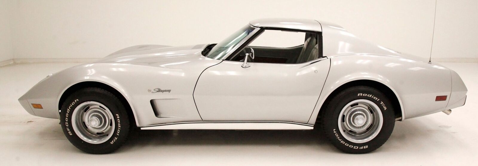 Chevrolet-Corvette-Coupe-1976-1