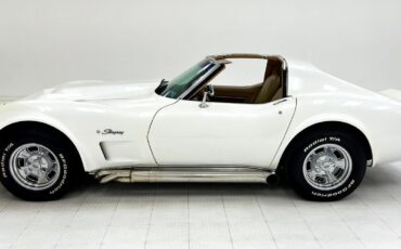 Chevrolet-Corvette-Coupe-1976-2