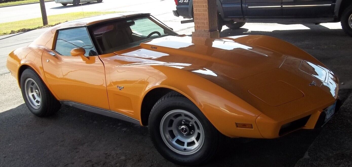 Chevrolet-Corvette-Coupe-1977-1