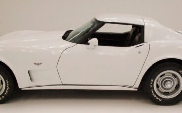 Chevrolet-Corvette-Coupe-1977-1