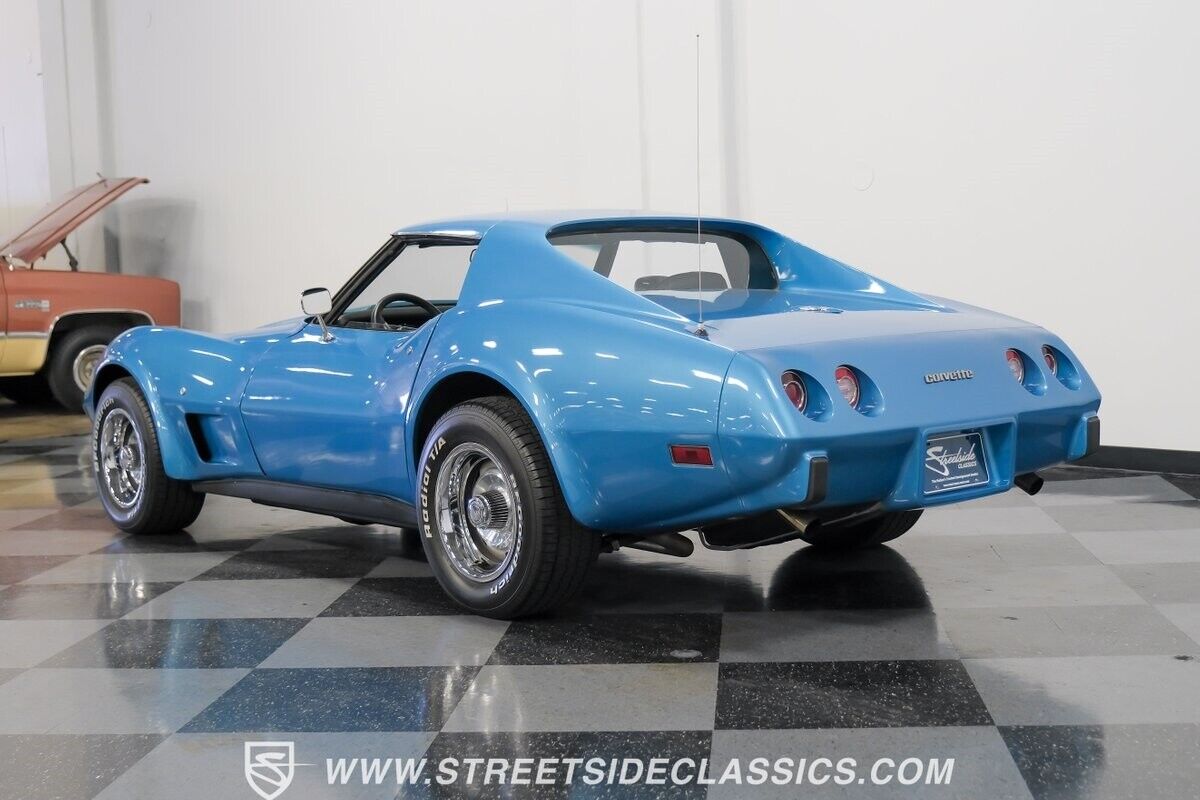 Chevrolet-Corvette-Coupe-1977-10