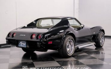 Chevrolet-Corvette-Coupe-1977-11