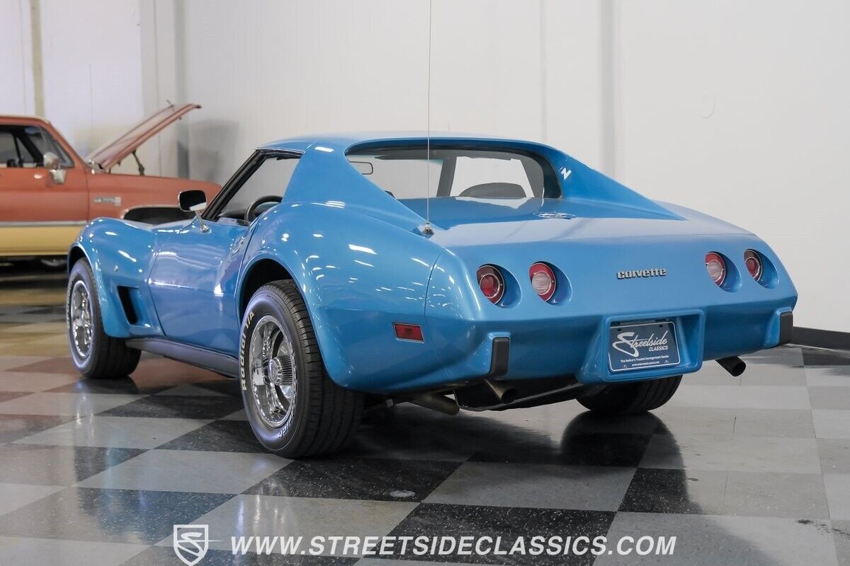 Chevrolet-Corvette-Coupe-1977-11